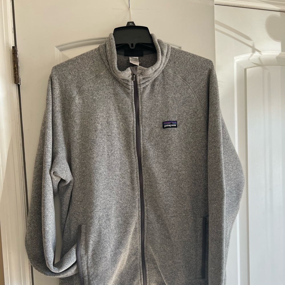 Men’s PATAGONIA zip up sweater jacket.